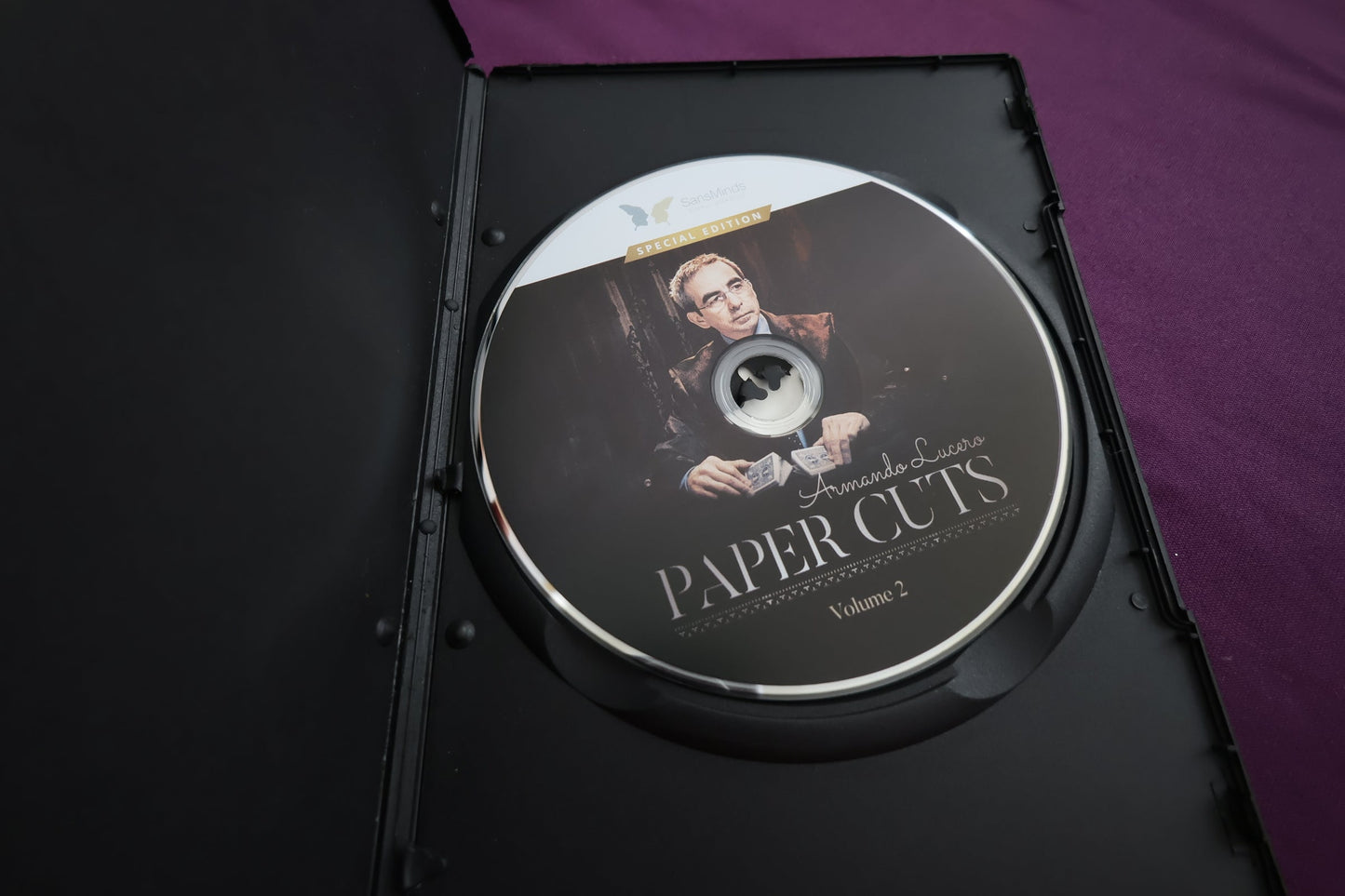 【中古:状態A】PAPER CUTS by Armando Lucero Volume2