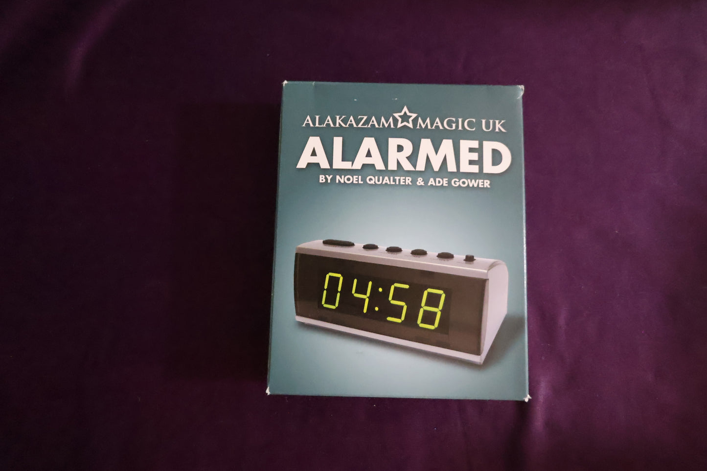 【中古：状態A】ALARMED by NOEL QUALTER & ADE GOWER