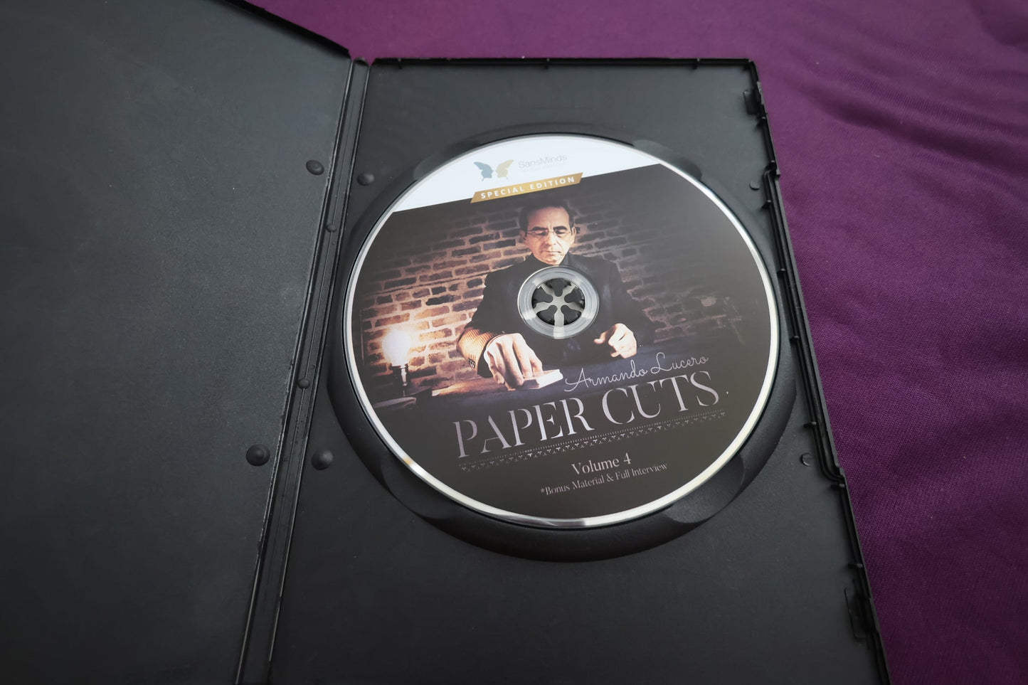 【中古：状態A】PAPER CUTS by Armando Lucero Volume4